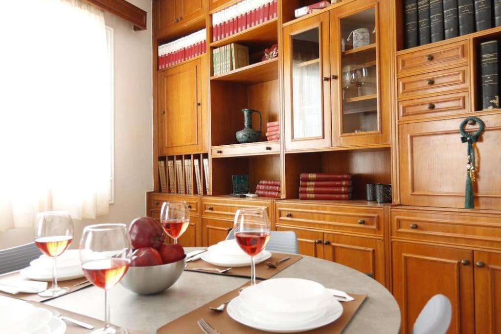 Central House In Plaka Афины Экстерьер фото
