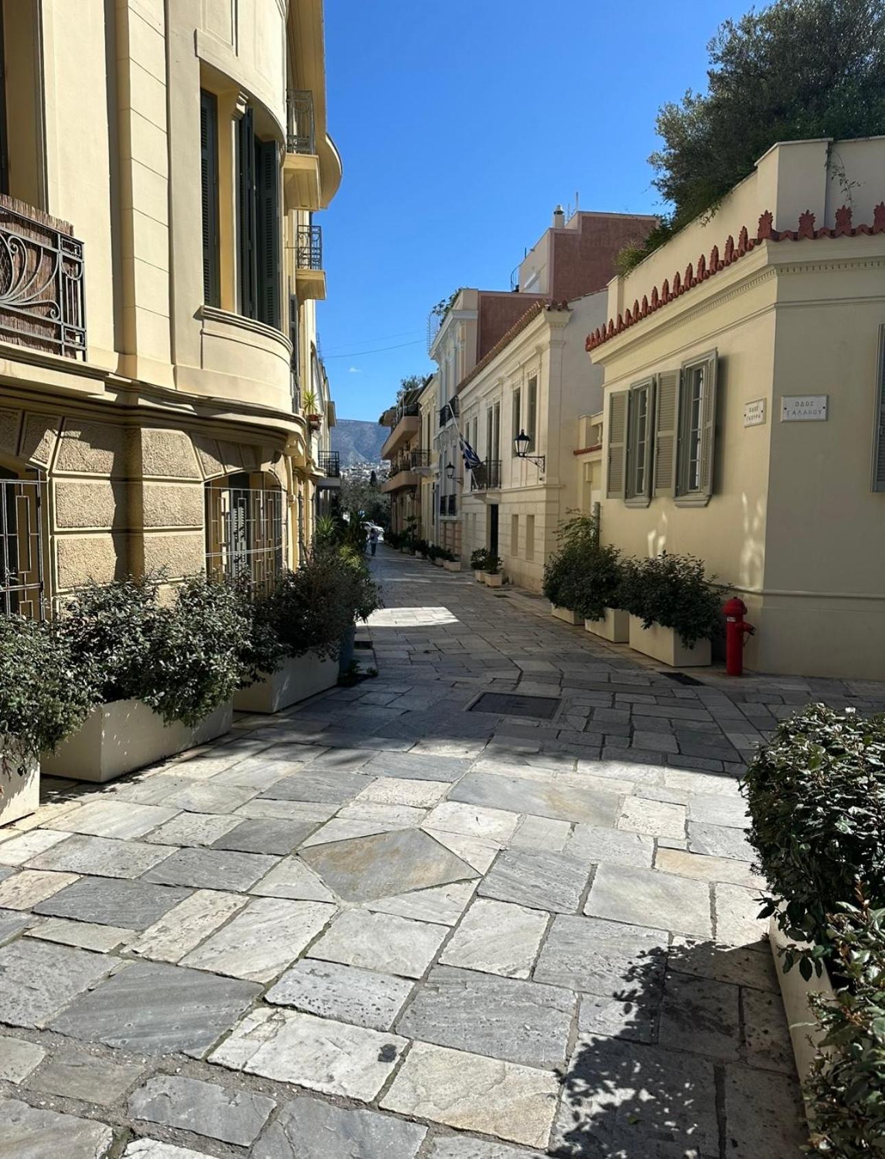 Central House In Plaka Афины Экстерьер фото
