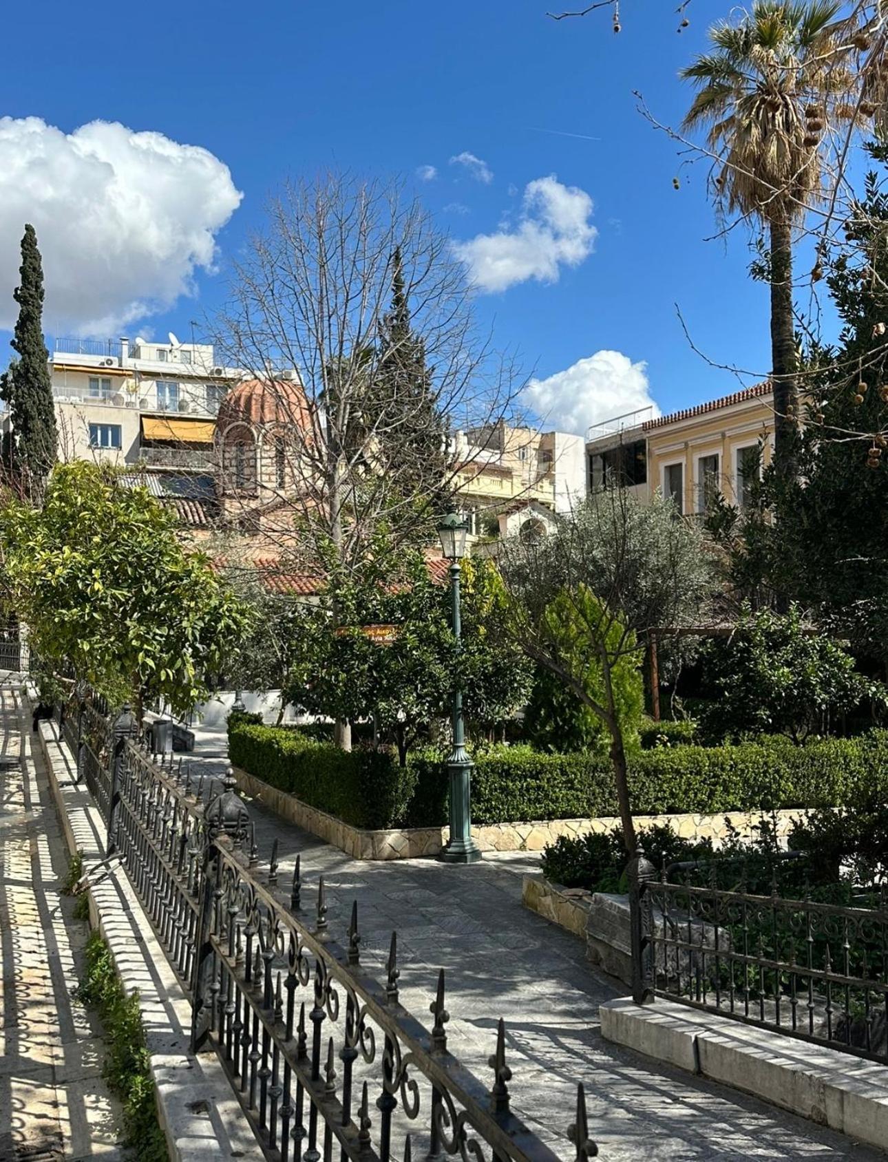 Central House In Plaka Афины Экстерьер фото