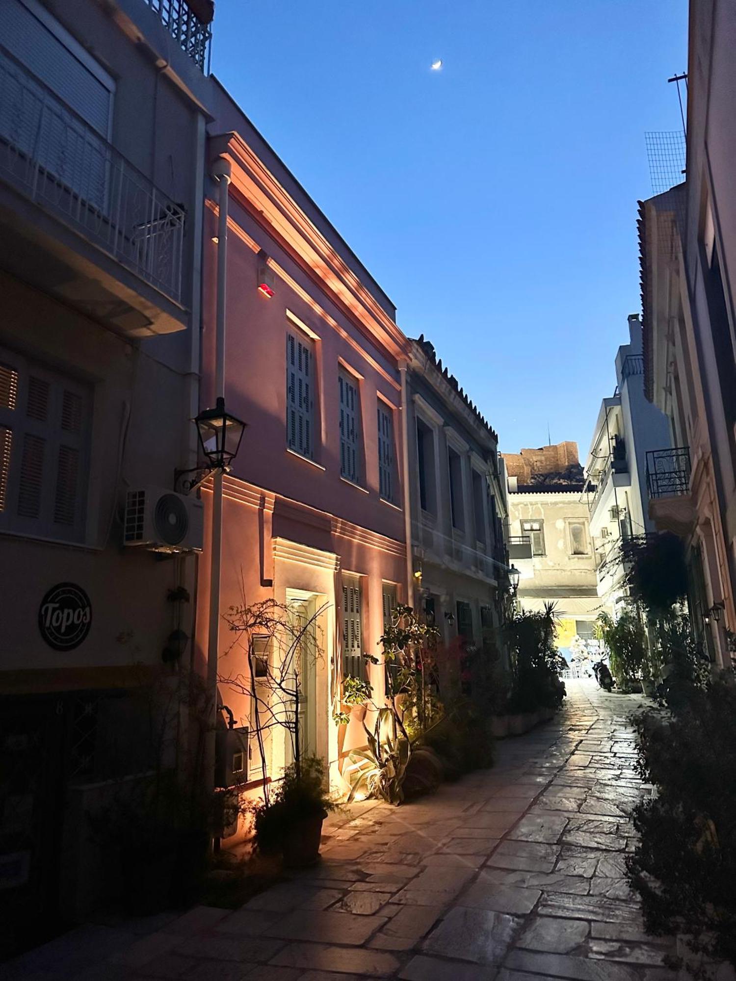 Central House In Plaka Афины Экстерьер фото